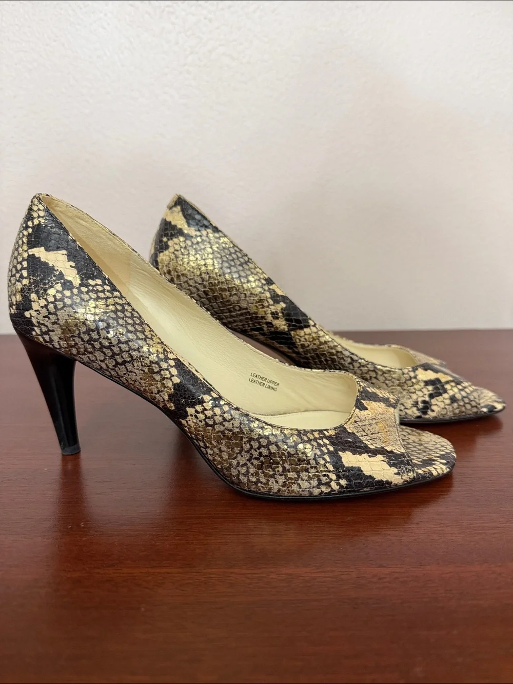 Via Spiga peep toe size 7/12M